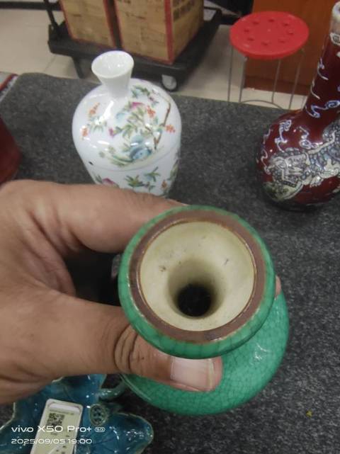 古玩陶瓷綠釉蒜頭瓶真品鑒賞圖