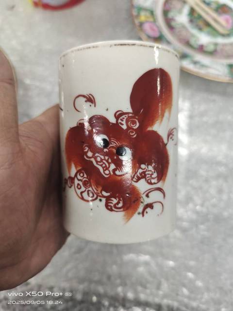 古玩陶瓷太師少保筆筒真品鑒賞圖