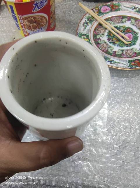 古玩陶瓷太師少保筆筒真品鑒賞圖