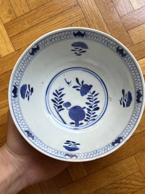 古玩陶瓷青花洞石花卉紋茶碗真品鑒賞圖