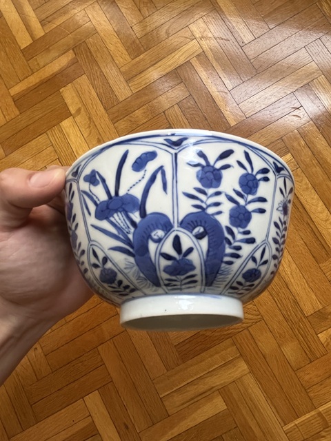 古玩陶瓷青花洞石花卉紋茶碗真品鑒賞圖