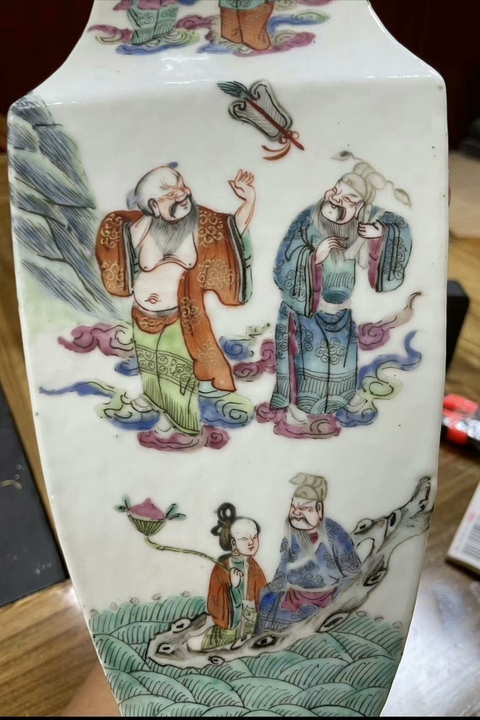 古玩陶瓷雙鋪首粉彩四方瓶真品鑒賞圖