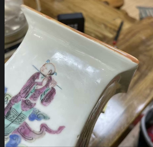 古玩陶瓷雙鋪首粉彩四方瓶真品鑒賞圖