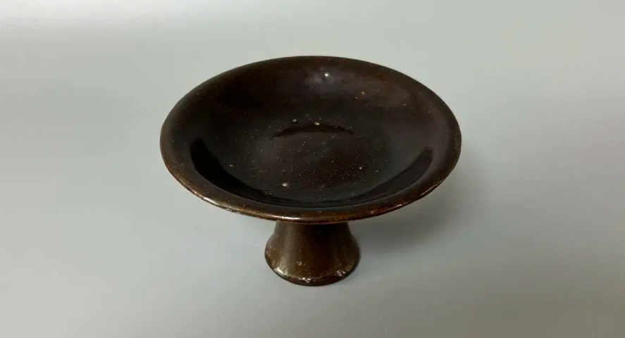古玩陶瓷褐釉高足盤真品鑒賞圖