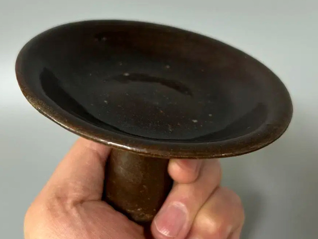 古玩陶瓷褐釉高足盤真品鑒賞圖