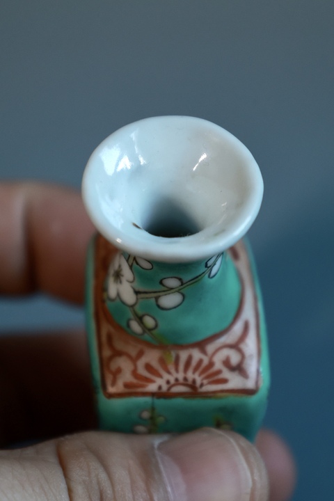 古玩陶瓷松石綠粉彩花卉紋天圓地方瓶拍賣,當前價格1200元