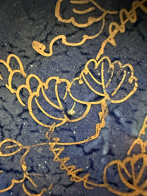 古玩陶瓷日本明治藍釉描金花卉紋筆舔真品鑒賞圖