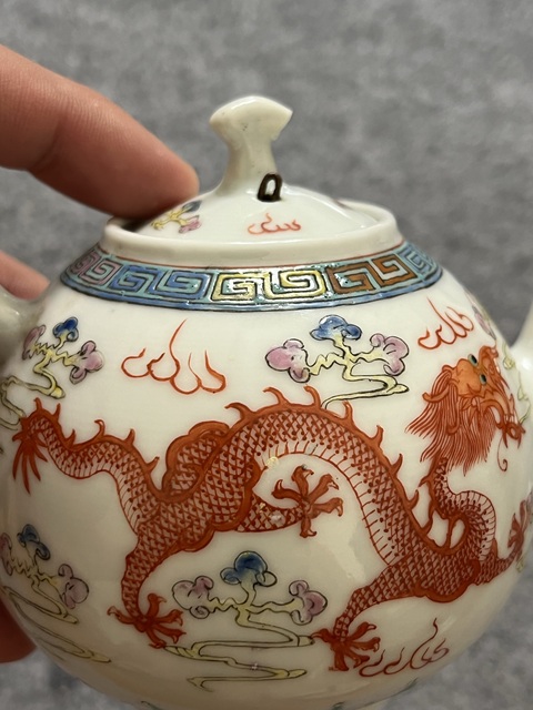 古玩陶瓷粉彩龍紋茶壺真品鑒賞圖