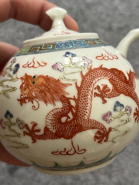 古玩陶瓷粉彩龍紋茶壺真品鑒賞圖