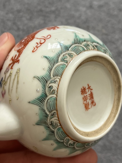 古玩陶瓷粉彩龍紋茶壺真品鑒賞圖