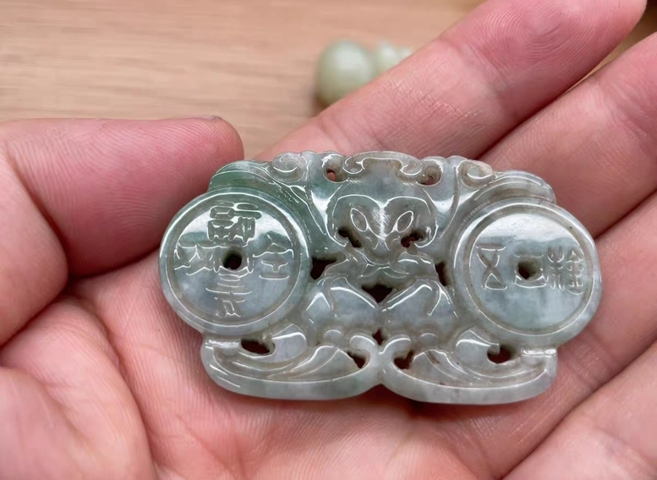 古玩玉器翡翠福壽雙全題材掛件真品鑒賞圖