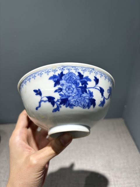 古玩陶瓷折枝花卉紋青花碗真品鑒賞圖