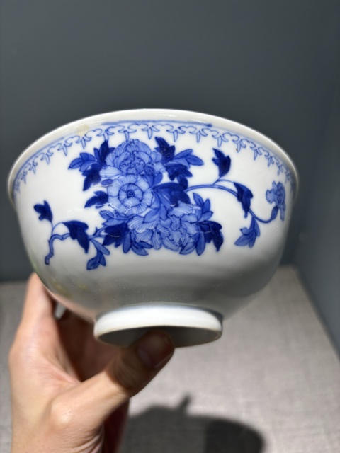 古玩陶瓷折枝花卉紋青花碗真品鑒賞圖