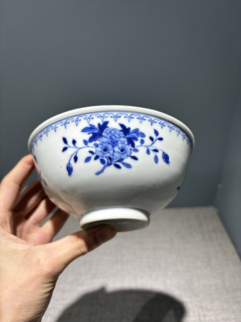 古玩陶瓷折枝花卉紋青花碗真品鑒賞圖