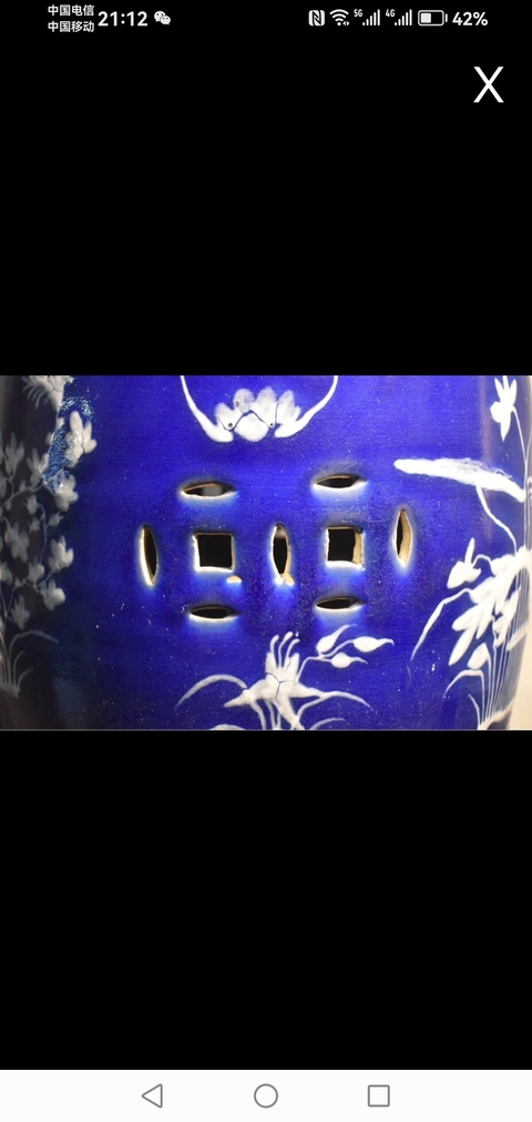 古玩陶瓷藍釉玻璃白繡蹲真品鑒賞圖