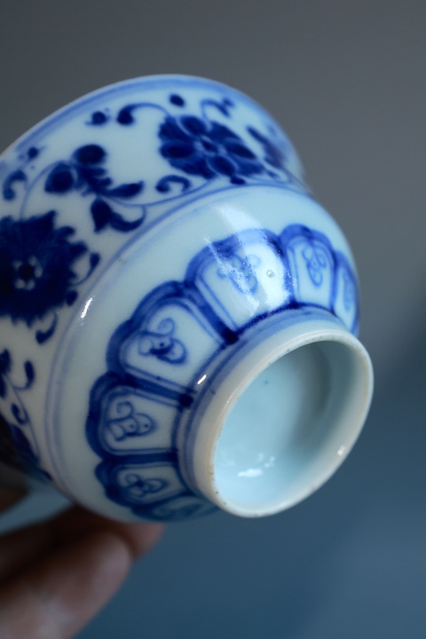 古玩陶瓷青花纏枝花卉紋茶杯真品鑒賞圖