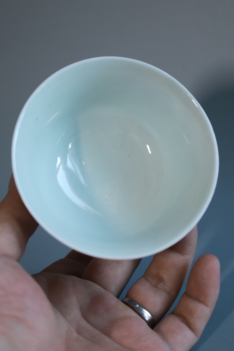 古玩陶瓷青花纏枝花卉紋茶杯真品鑒賞圖