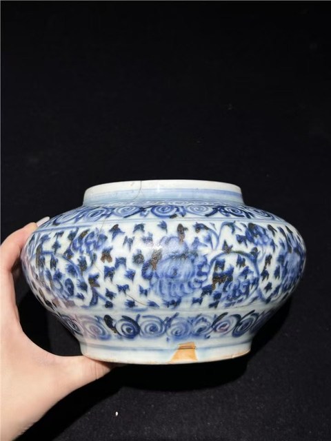 古玩陶瓷花卉紋青花罐真品鑒賞圖