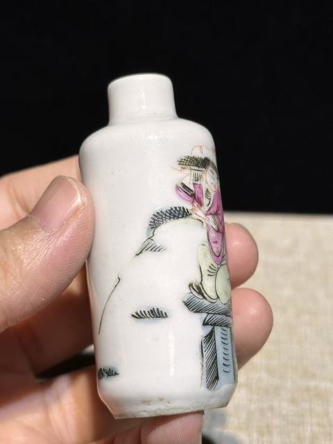 古玩陶瓷粉彩和合二仙鼻煙壺拍賣，當前價格2500元