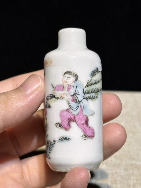 古玩陶瓷粉彩和合二仙鼻煙壺拍賣，當前價格2500元