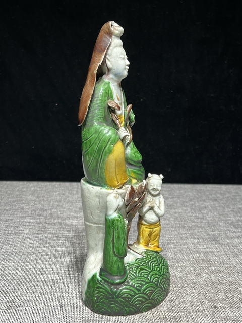 古玩陶瓷清中期 素三彩觀音真品鑒賞圖
