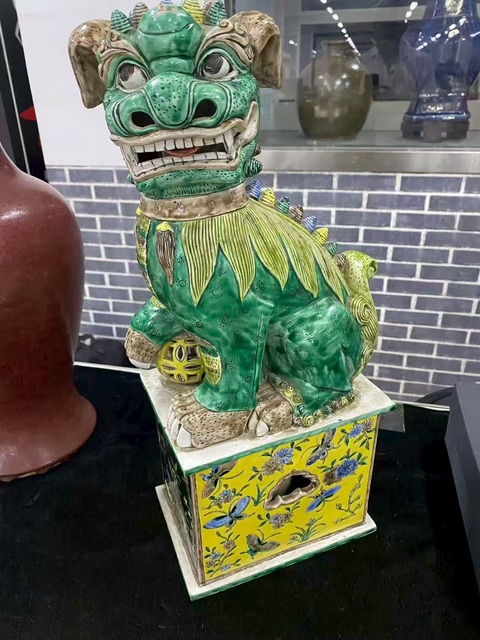 古玩陶瓷素三彩獅子真品鑒賞圖