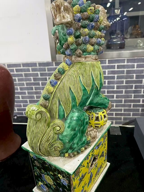 古玩陶瓷素三彩獅子真品鑒賞圖