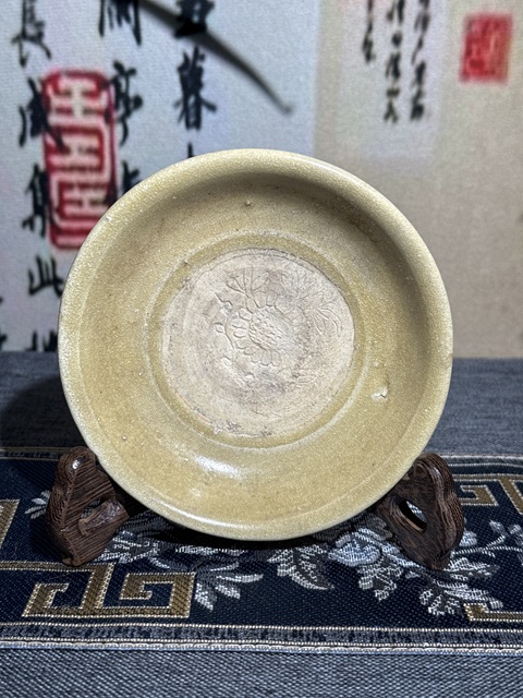 古玩陶瓷龍泉青瓷花卉紋盤真品鑒賞圖