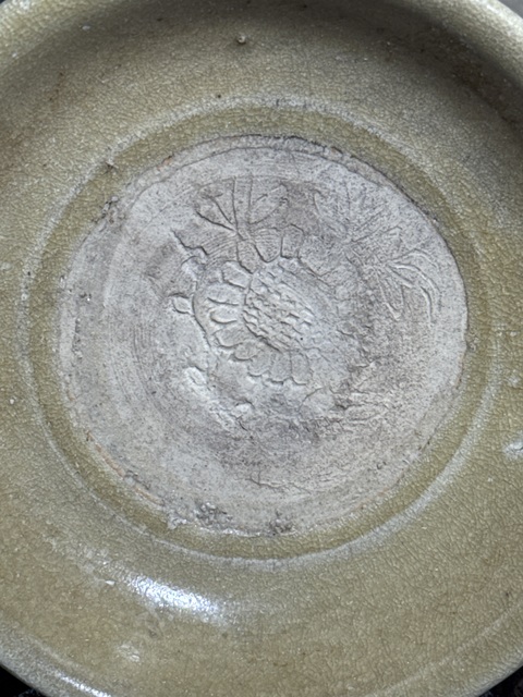 古玩陶瓷龍泉青瓷花卉紋盤真品鑒賞圖