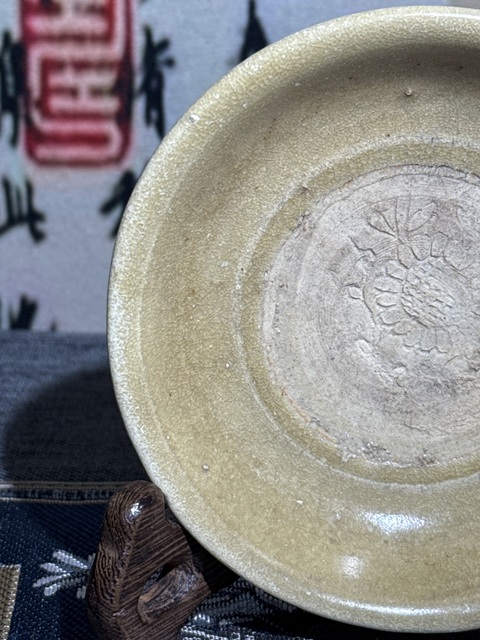 古玩陶瓷龍泉青瓷花卉紋盤真品鑒賞圖