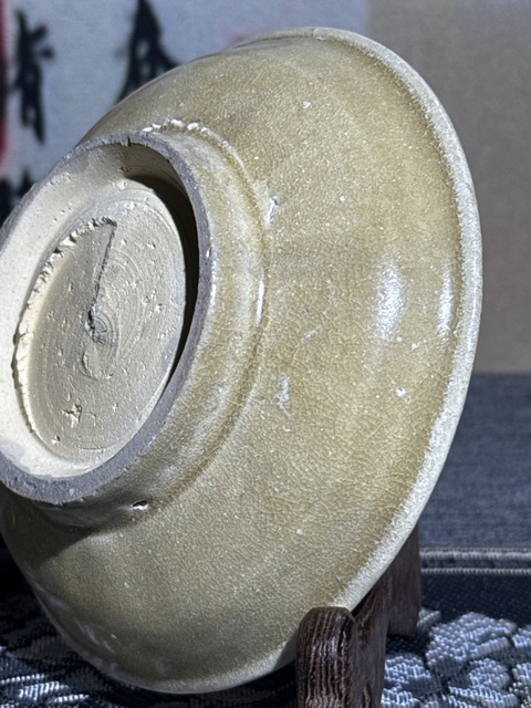 古玩陶瓷龍泉青瓷花卉紋盤真品鑒賞圖