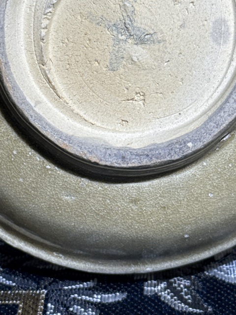 古玩陶瓷龍泉青瓷花卉紋盤真品鑒賞圖