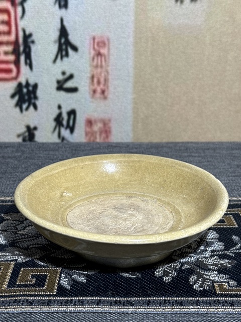 古玩陶瓷龍泉青瓷花卉紋盤真品鑒賞圖