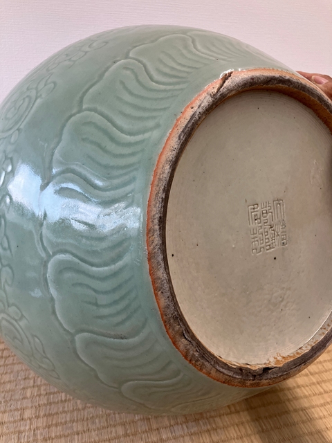 古玩陶瓷豆青釉刻花天球瓶真品鑒賞圖