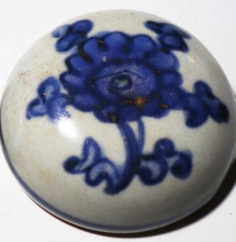 古玩陶瓷折枝花卉紋青花蓋盒真品鑒賞圖