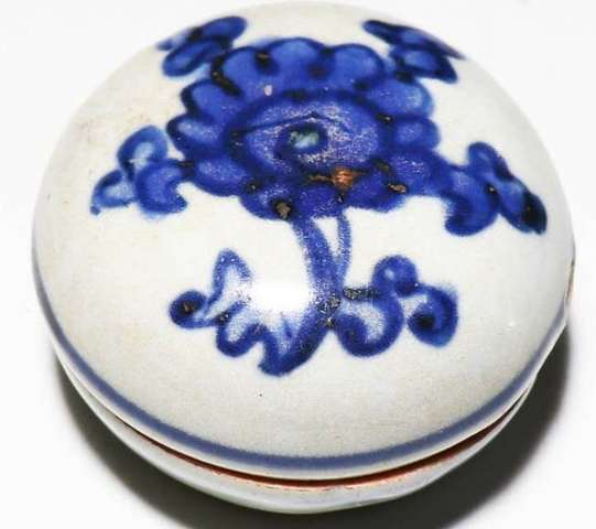 古玩陶瓷折枝花卉紋青花蓋盒真品鑒賞圖