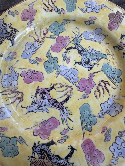 古玩陶瓷粉彩云龍紋盤真品鑒賞圖
