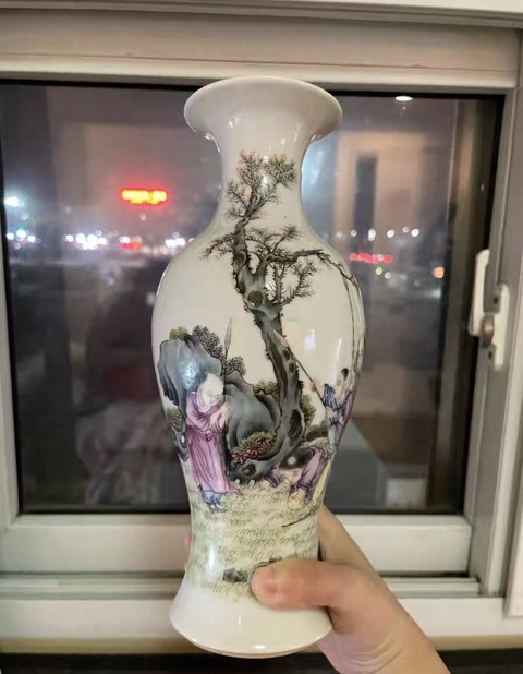 古玩陶瓷粉彩嬰戲人物紋觀音瓶真品鑒賞圖