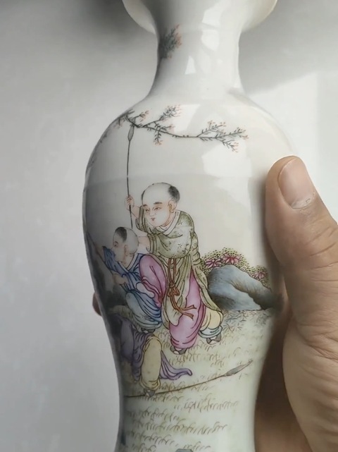 古玩陶瓷粉彩嬰戲人物紋觀音瓶真品鑒賞圖