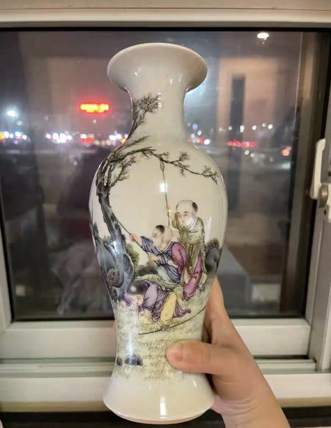 古玩陶瓷粉彩嬰戲人物紋觀音瓶真品鑒賞圖