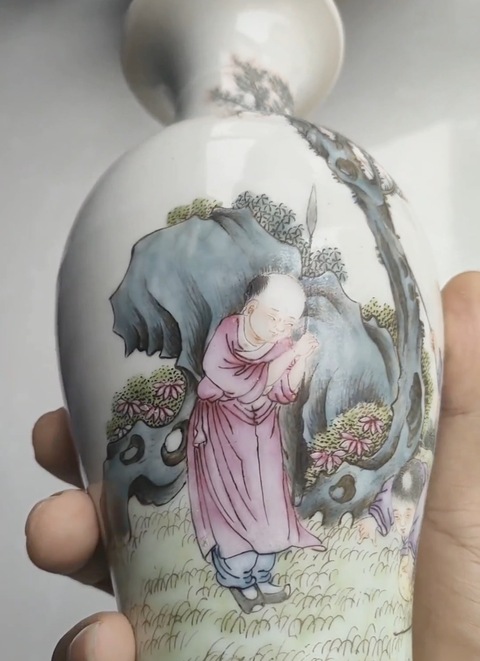 古玩陶瓷粉彩嬰戲人物紋觀音瓶真品鑒賞圖