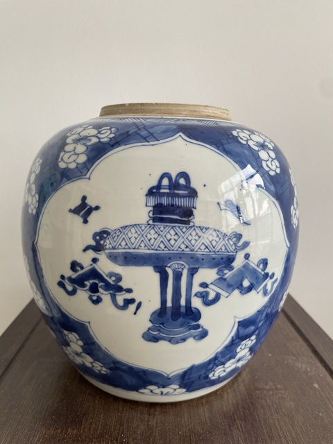 古玩陶瓷青花冰梅開窗博古罐真品鑒賞圖
