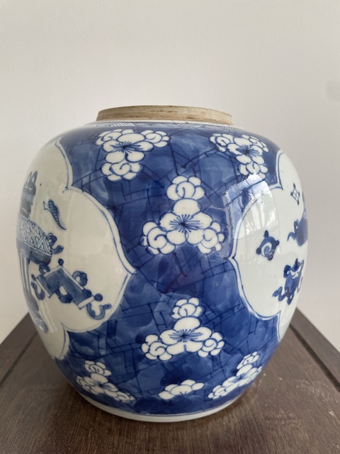 古玩陶瓷青花冰梅開窗博古罐真品鑒賞圖