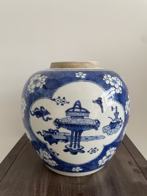 古玩陶瓷青花冰梅開(kāi)窗博古罐真品鑒賞圖