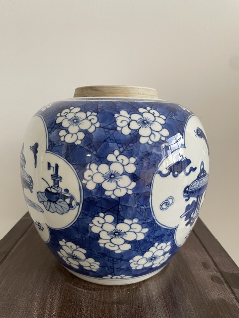 古玩陶瓷青花冰梅開(kāi)窗博古罐真品鑒賞圖