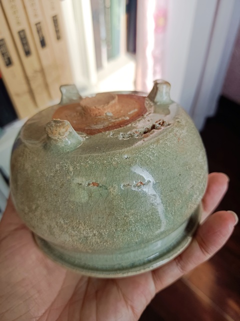 古玩陶瓷龍泉青瓷三足爐真品鑒賞圖