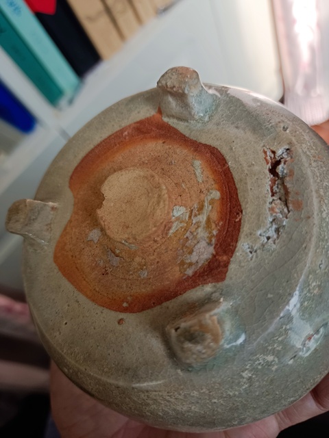 古玩陶瓷龍泉青瓷三足爐真品鑒賞圖