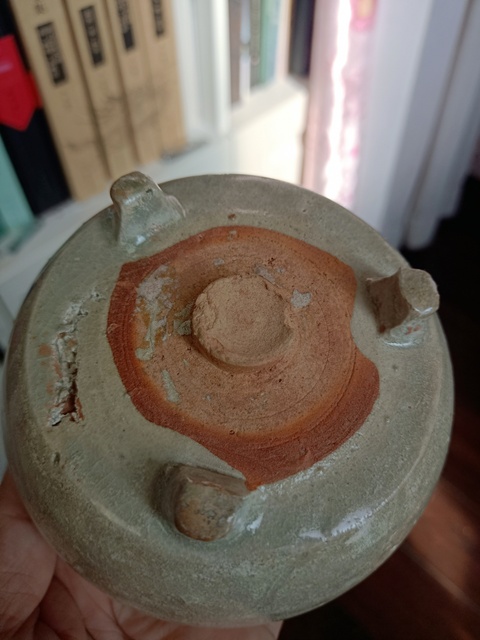 古玩陶瓷龍泉青瓷三足爐真品鑒賞圖