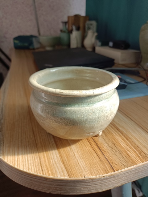 古玩陶瓷龍泉青瓷三足爐真品鑒賞圖