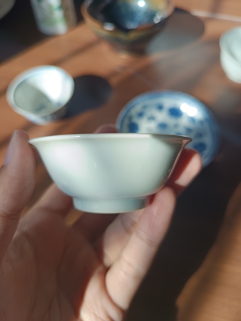 古玩陶瓷若深珍藏款青花杯真品鑒賞圖